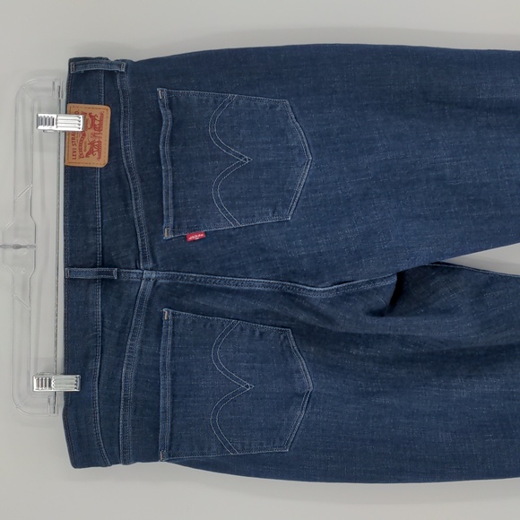 Levi's Women's Classic Straight Jean Size 32‎ Medium Wash Denim Casual Solid - Picture 11 of 16